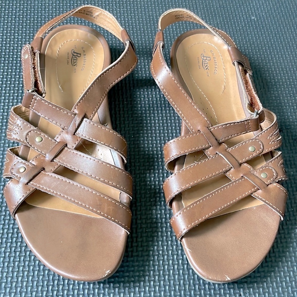Women’s G.H BASS brown leather sandal with Velcro closure size: 7.5